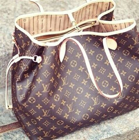 does louis vuitton ever give discounts|is louis vuitton outlet real.